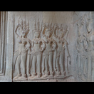 Apsaras, halb göttliche Frauen im Palast Indras, die überall im Angkor Wat zu finden sind